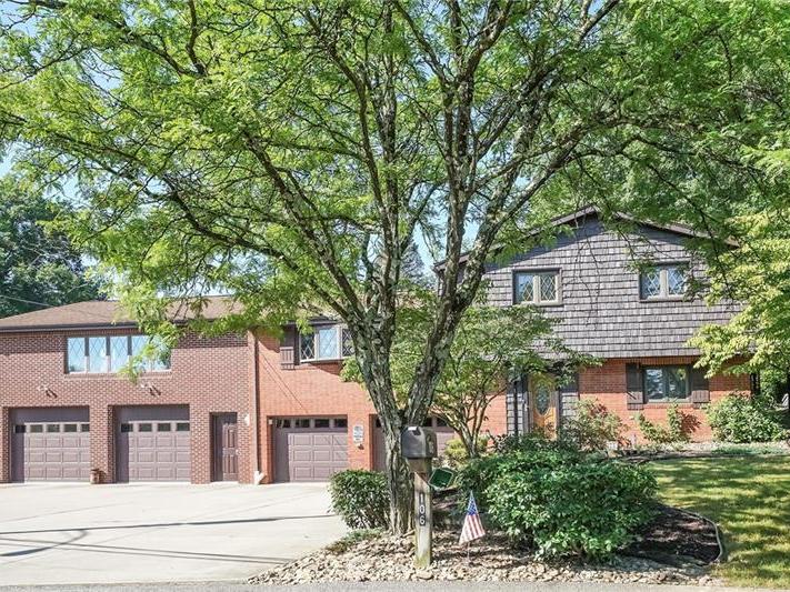 106 Claridge Dr, Moon-Crescent Twp
