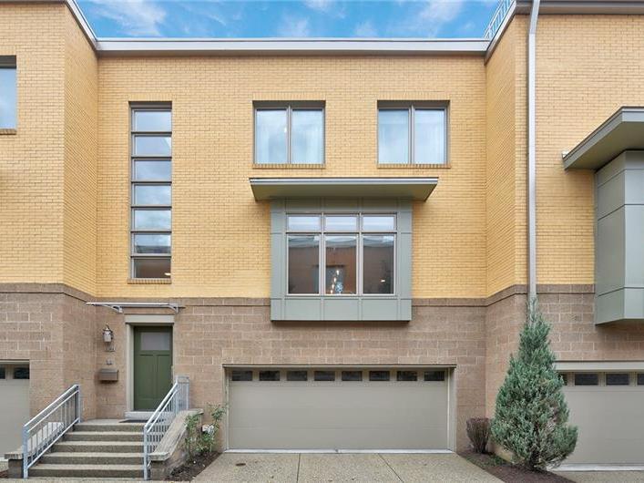1821 Merriman Way, South Side