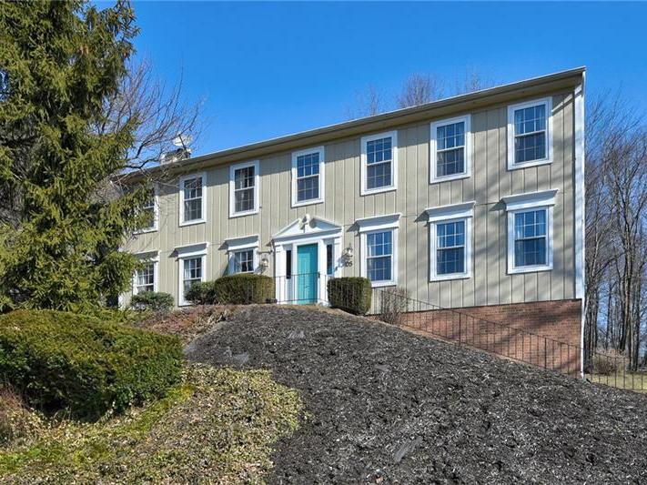 105 Valley Forge Dr, Cranberry Twp