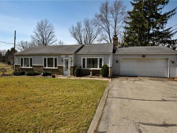 225 Fairway Ln, Penn Twp