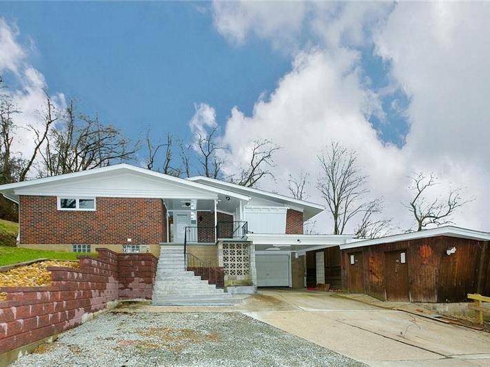 108 Walnut Lane, South Huntington