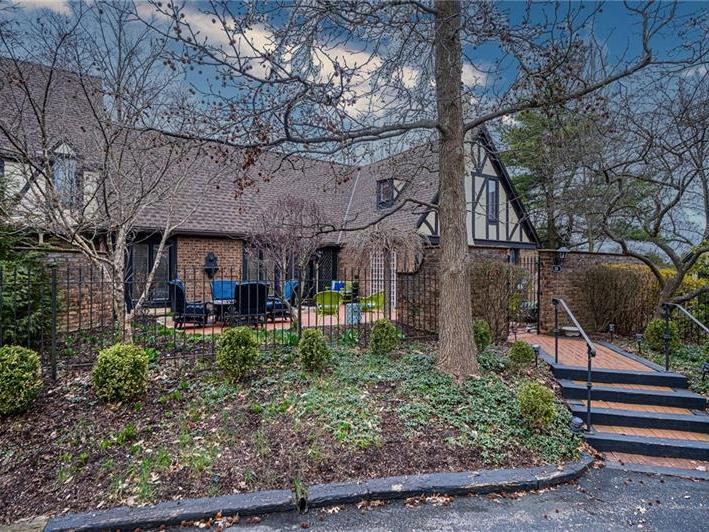 203 Kensington Court, O'Hara