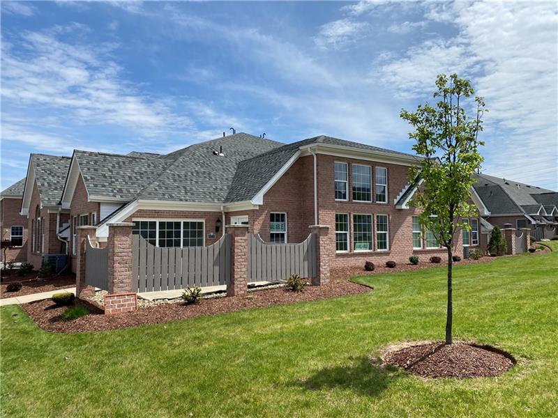 1540 Parkwood Pointe Dr, Moon-Crescent Twp