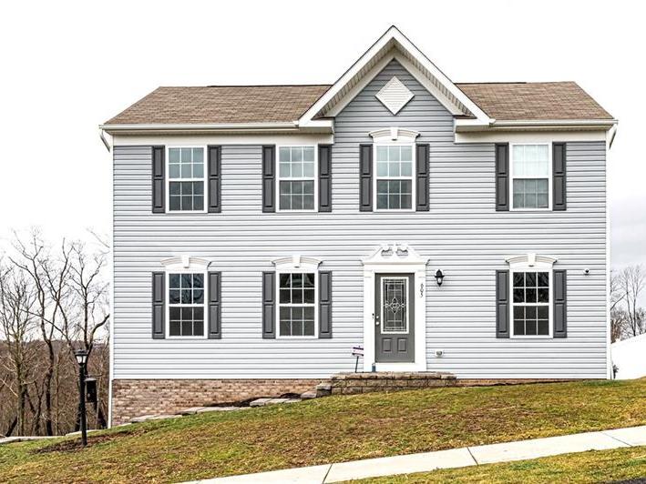 605 Aberdeen Ct, Moon-Crescent Twp