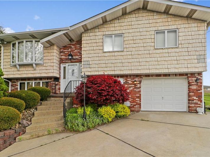 6 Colonial Drive, Monessen