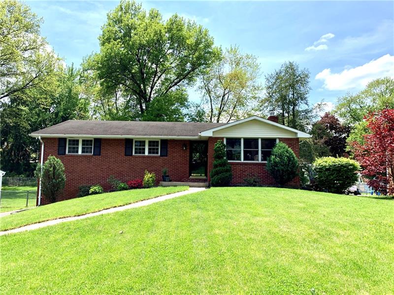 106 Meadowbrook Drive, Moon-Crescent Twp