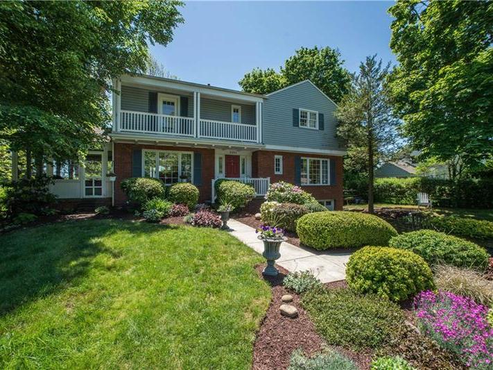 2351 Berkshire Dr, Upper St. Clair