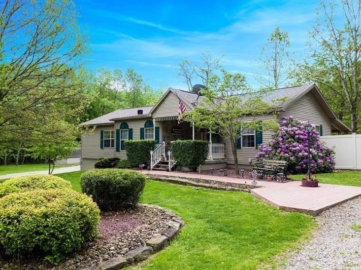 17 Willowood Dr, Coal Center Boro