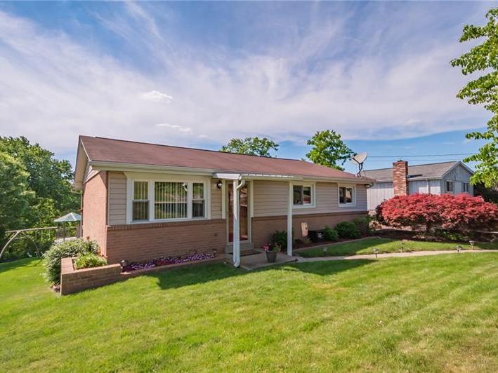 2290 Lynnrose Drive, North Huntingdon