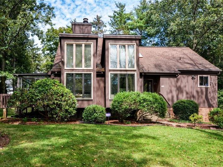2737 Bristol Court, Hampton