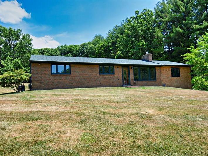 2372 Bellwood Dr, Franklin Park
