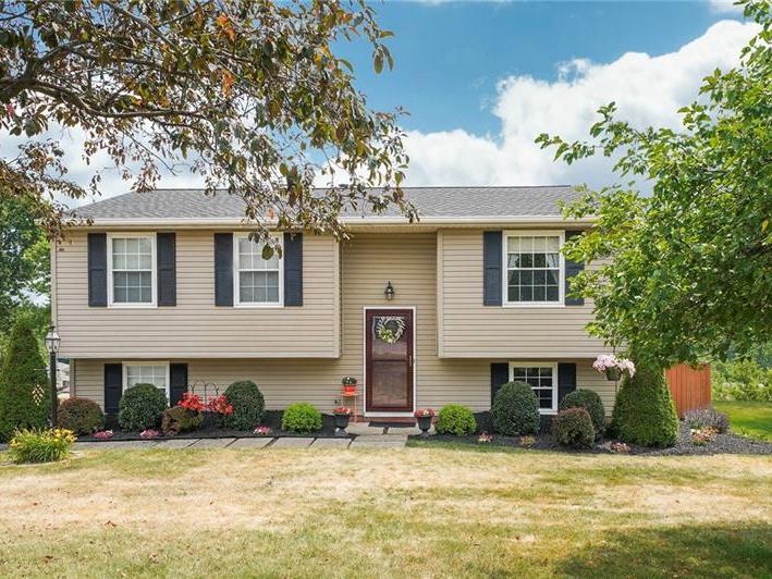 129 Scottsdale Drive, Moon-Crescent Twp