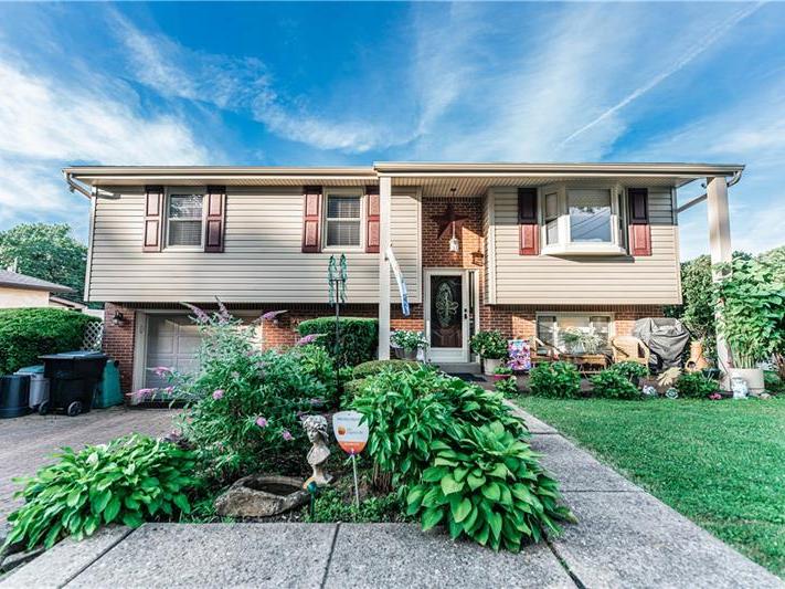 205 Molnar Dr, Allegheny Twp