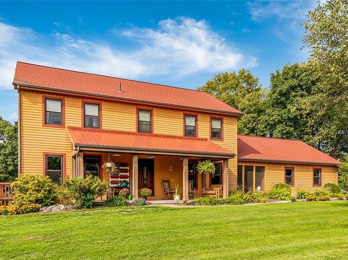 154 Holl Road, Winfield Twp