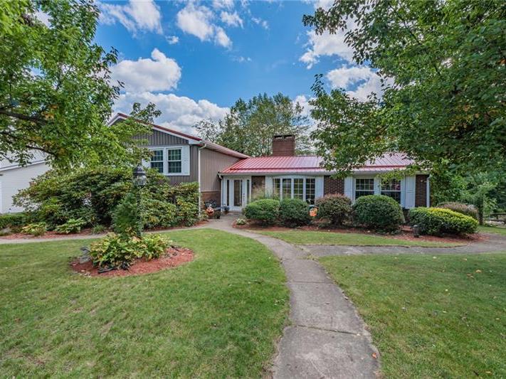 710 S Eighth Street, Youngwood