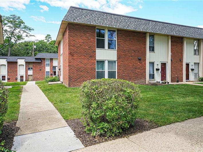 221 College Park Dr, Moon-Crescent Twp