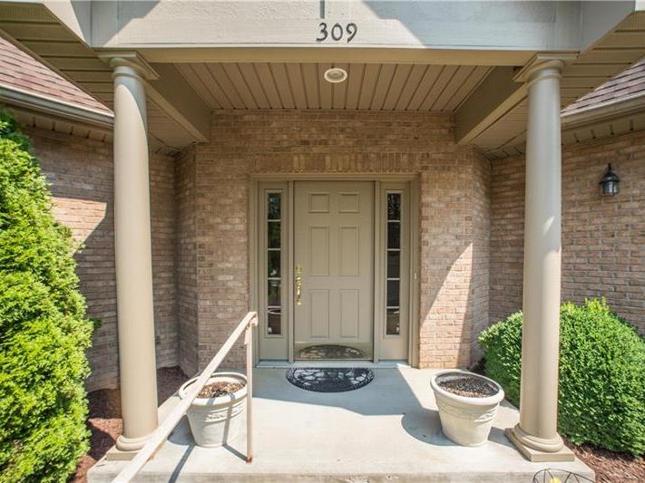 309 Village Green Dr, Peters Twp