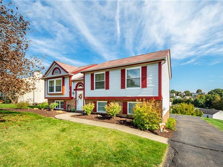 208 Briar Path, North Fayette