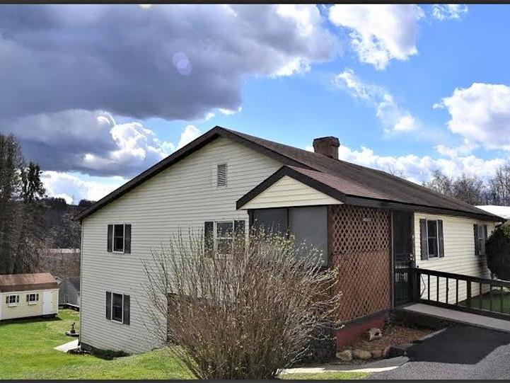 302 Diamond Ave, Centerville