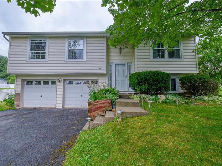13 Wheatfield Dr, Cranberry Twp