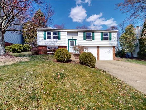 613 Meade Dr, Moon-Crescent Twp