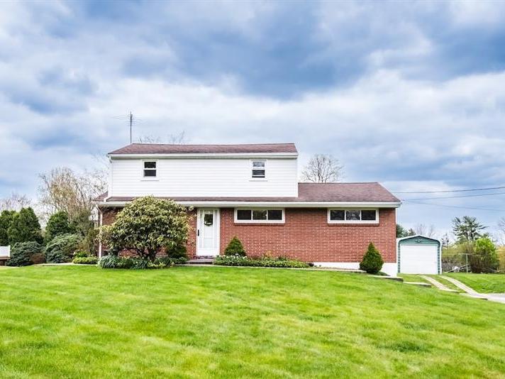 115 Freedom Road, Center Twp